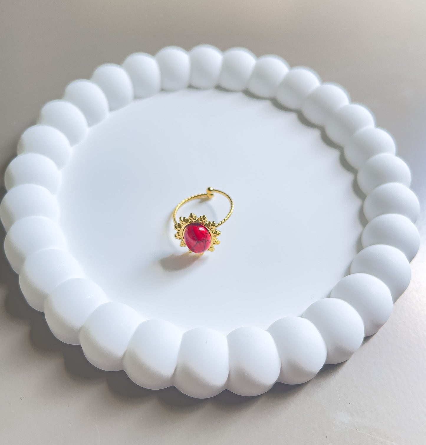 BAGUE DAENERIS ACIER ET PIERRE ROUGE