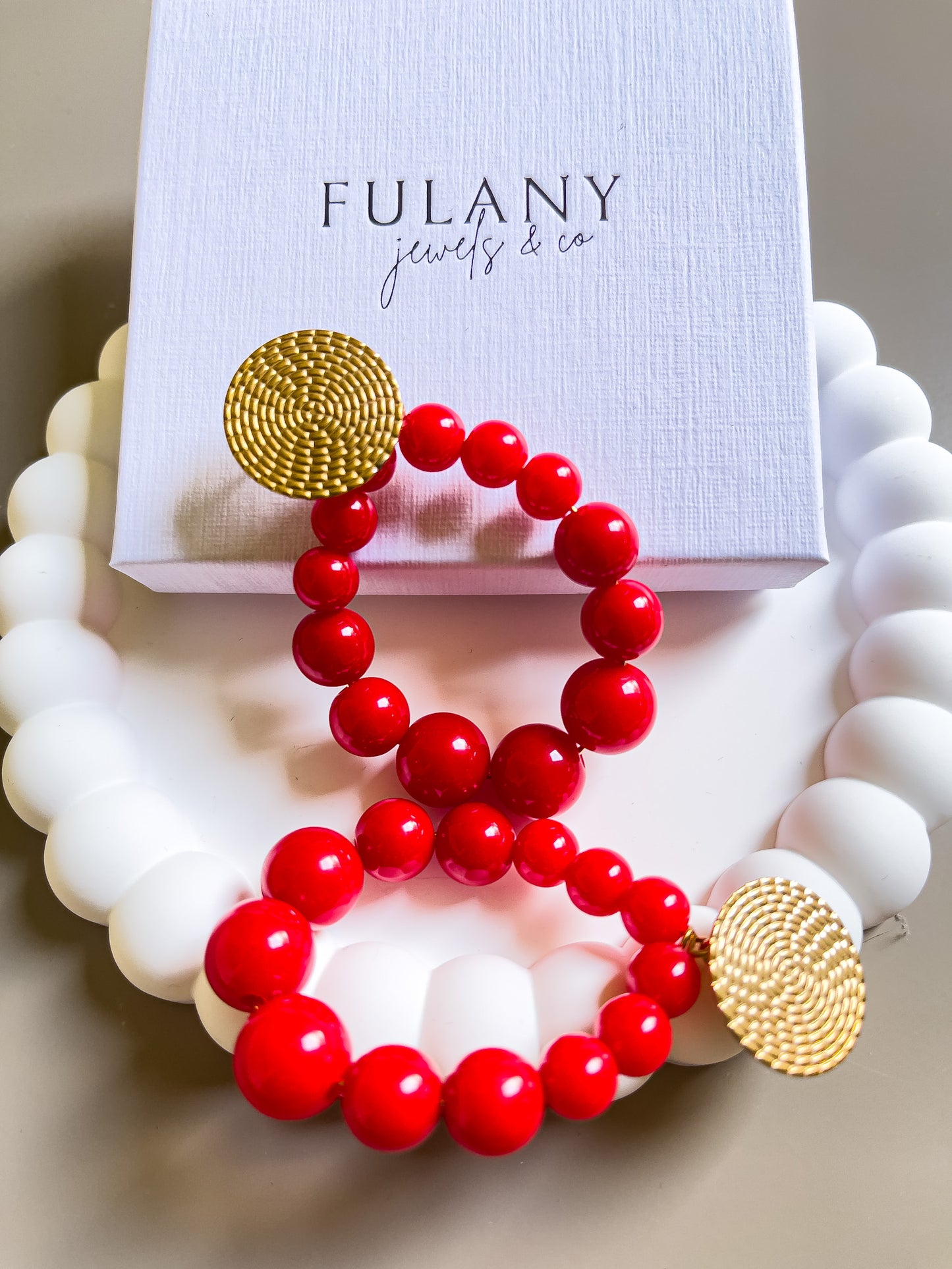 BO SALMA ACIER OR ET PERLES ROUGES